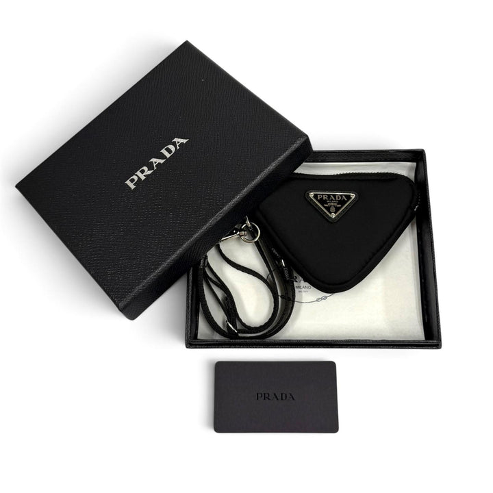 極美品★PRADA プラダ 2TT140 NERO Re Nylon トライアングルロゴ キーリング付 ポーチ シルバー金具 イタリア製 レディース 箱付き