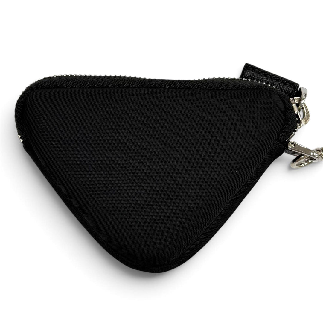 極美品★PRADA プラダ 2TT140 NERO Re Nylon トライアングルロゴ キーリング付 ポーチ シルバー金具 イタリア製 レディース 箱付き