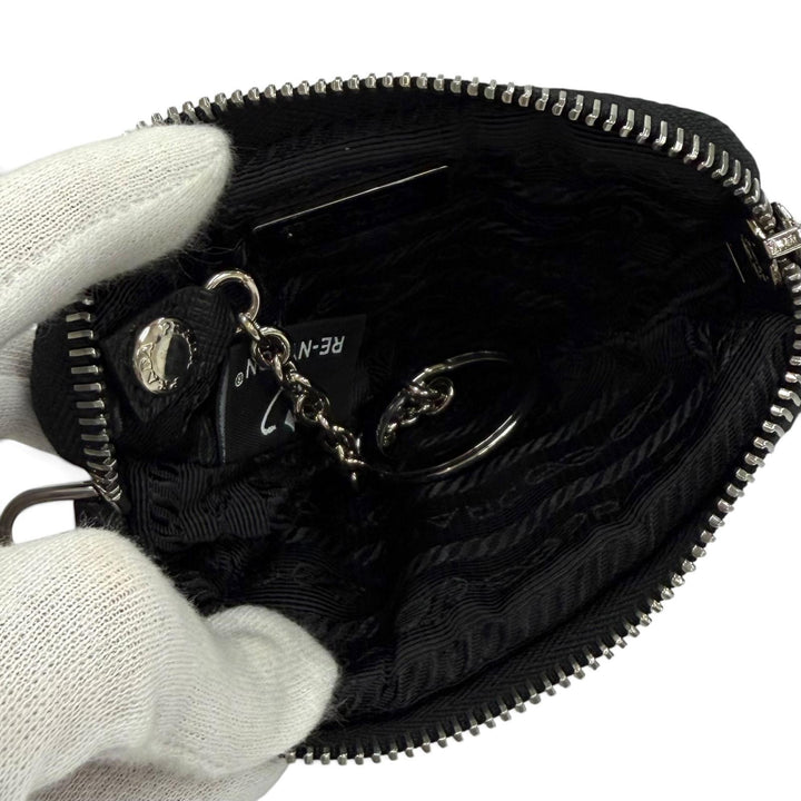 極美品★PRADA プラダ 2TT140 NERO Re Nylon トライアングルロゴ キーリング付 ポーチ シルバー金具 イタリア製 レディース 箱付き