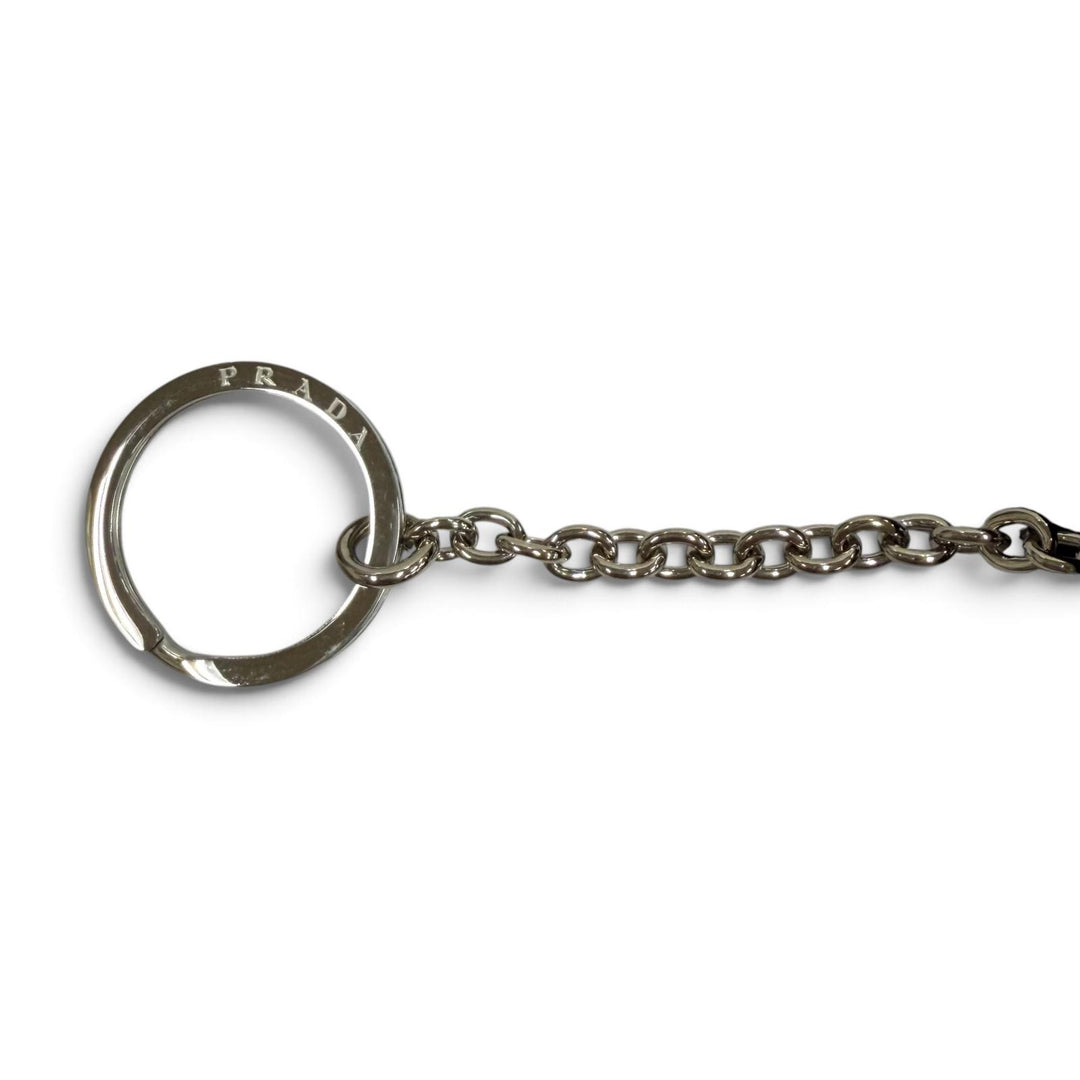 極美品★PRADA プラダ 2TT140 NERO Re Nylon トライアングルロゴ キーリング付 ポーチ シルバー金具 イタリア製 レディース 箱付き
