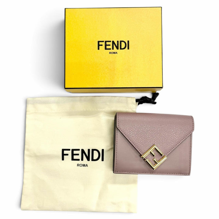 極美品△FENDI フェンディ 8M0480 FFダイヤモンド レザー コンパクトウォレット 三つ折り財布 パープル系 ゴールド金具 箱・保存袋付き