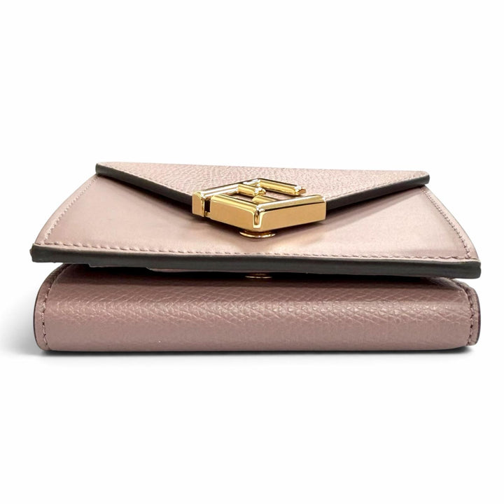 極美品△FENDI フェンディ 8M0480 FFダイヤモンド レザー コンパクトウォレット 三つ折り財布 パープル系 ゴールド金具 箱・保存袋付き