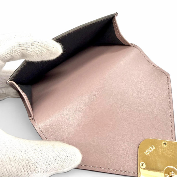 極美品△FENDI フェンディ 8M0480 FFダイヤモンド レザー コンパクトウォレット 三つ折り財布 パープル系 ゴールド金具 箱・保存袋付き