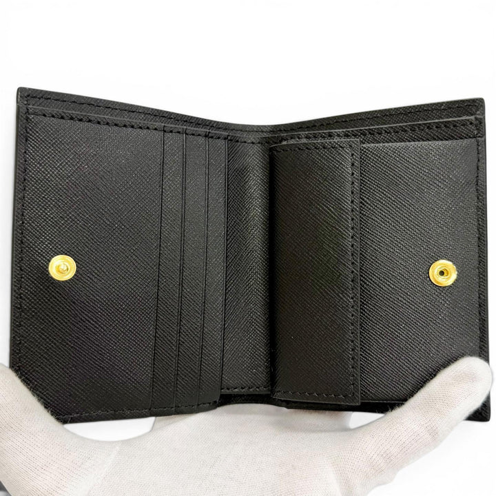 未使用品△MARNI マルニ PFMOQ14U07 サフィアーノ レザー ロゴ コンパクトウォレット 二つ折り財布 ブラック ゴールド金具 箱 保存袋付き