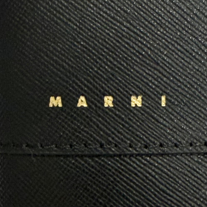 未使用品△MARNI マルニ PFMOQ14U07 サフィアーノ レザー ロゴ コンパクトウォレット 二つ折り財布 ブラック ゴールド金具 箱 保存袋付き