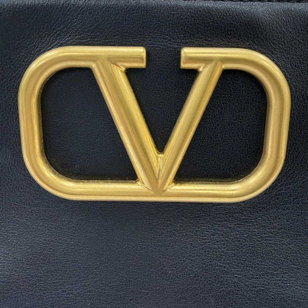 極美品☆VALENTINO ヴァレンティノ XW2P0X38ZXL Vロゴ レザー ZIP UP 化粧ポーチ ブラック ゴールド金具 イタリア製 レディース