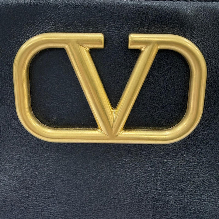 極美品☆VALENTINO ヴァレンティノ XW2P0X38ZXL Vロゴ レザー ZIP UP 化粧ポーチ ブラック ゴールド金具 イタリア製 レディース