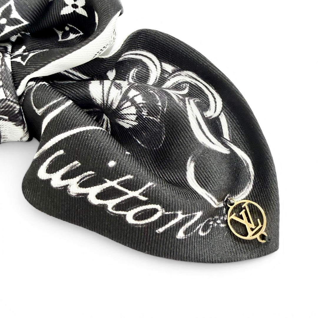 極美品△LOUIS VUITTON ルイヴィトン 2025年 M96662 LV ブルーム シュシュ シルク100% モノグラム ヘアアクセサリー ノワール S 正規品