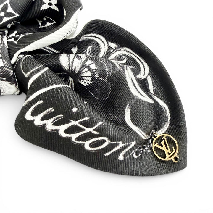 極美品△LOUIS VUITTON ルイヴィトン 2025年 M96662 LV ブルーム シュシュ シルク100% モノグラム ヘアアクセサリー ノワール S 正規品