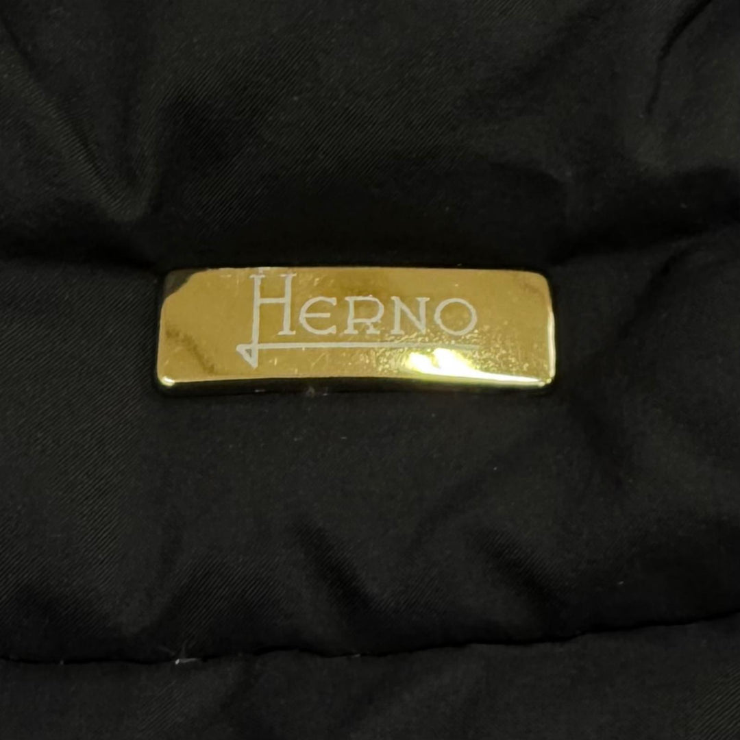 美品★Herno ヘルノ PI001796D 軽量 ロゴボタン ダウンコート ダウンジャケット ブラック 40 正規品 レディース ハンガー付き
