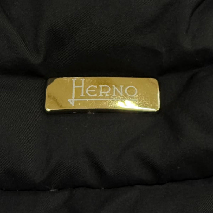 美品★Herno ヘルノ PI001796D 軽量 ロゴボタン ダウンコート ダウンジャケット ブラック 40 正規品 レディース ハンガー付き