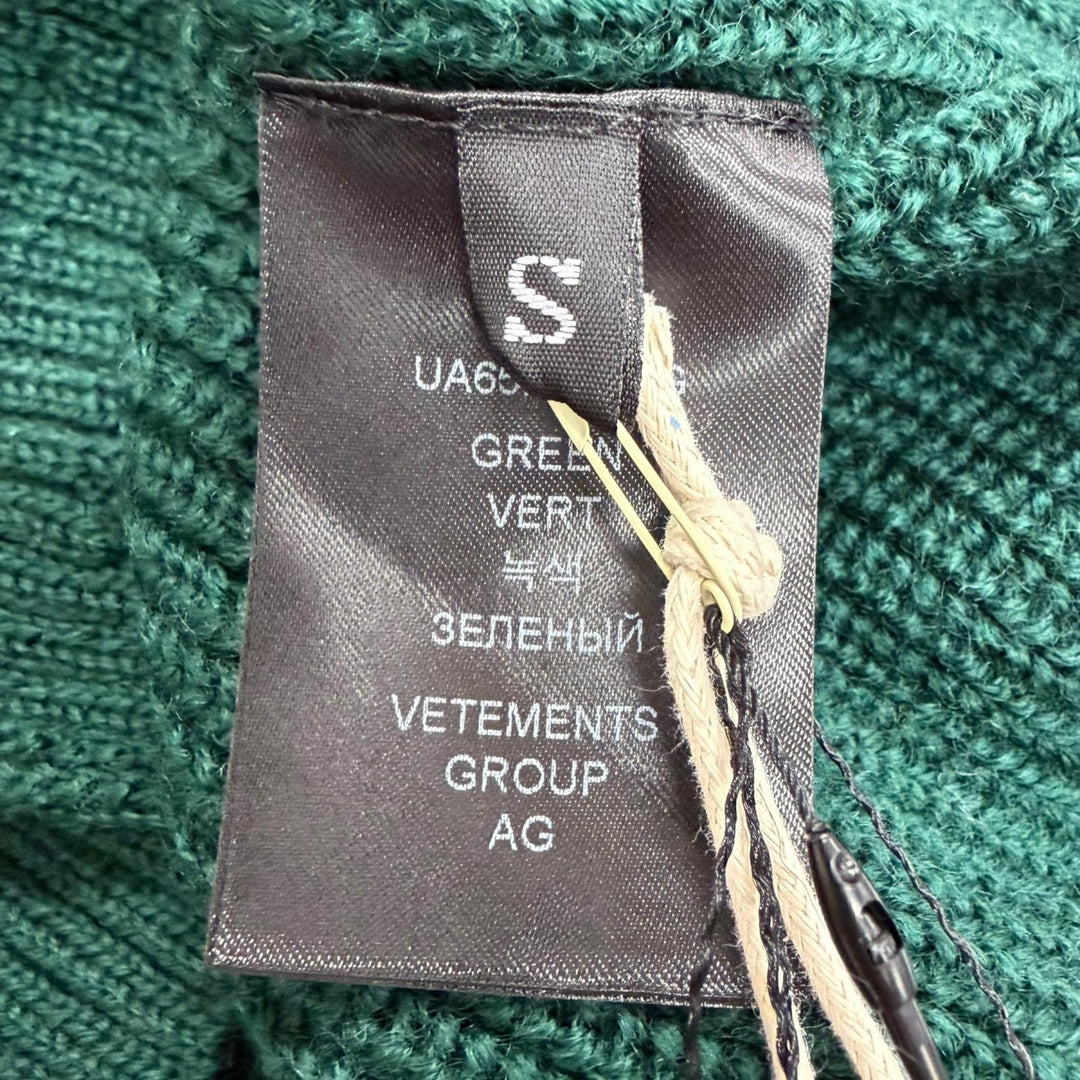 未使用品□VETEMENTS ヴェトモン UA65KN120G バージンウール100% デストロイド Vネック ニット セーター グリーン S イタリア製 メンズ