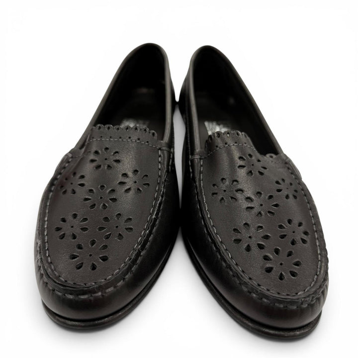 極美品☆Salvatore Ferragamo サルヴァトーレフェラガモ フラワーパンチング レザー フラット パンプス ブラック 7.5 イタリア製