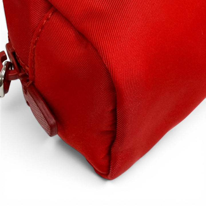 未使用品★PRADA プラダ 1NE175 VELA Re-Nylon ミニポーチ ROSSO トライアングルロゴプレート 化粧ポーチ イタリア製 レディース