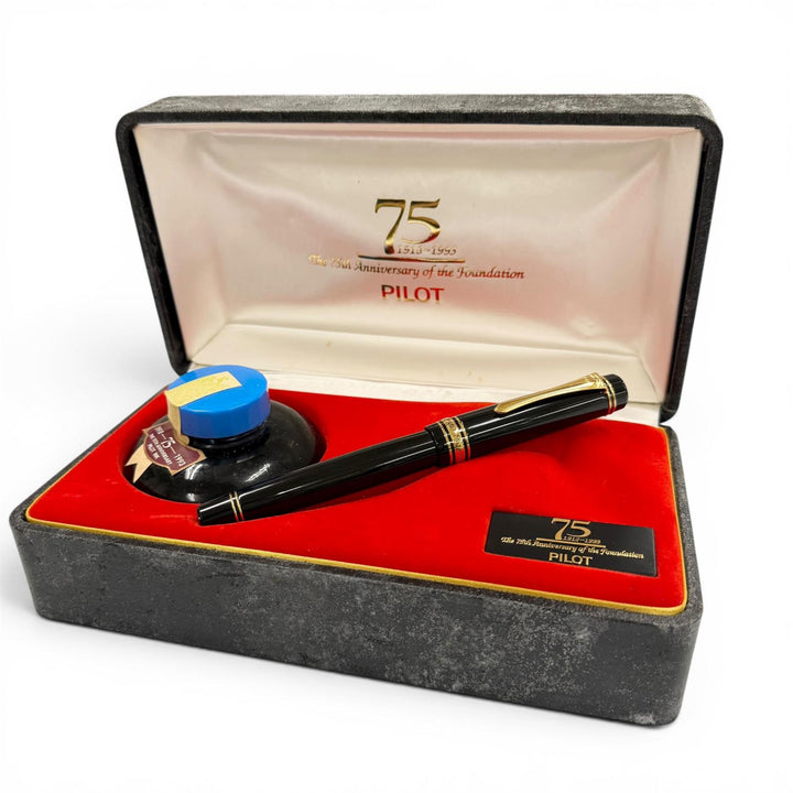 美品▼PILOT パイロット ペン先18K Mニブ 創立75周年記念 75th Anniversary 万年筆 ブラック ゴールド メンズ インク付き