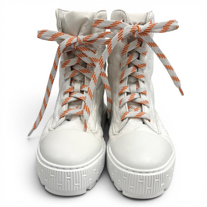 美品★HERMES エルメス フレッシュ レザーロゴパッチ レースアップ ショートブーツ ホワイト オレンジ 36.5 イタリア製 レディース