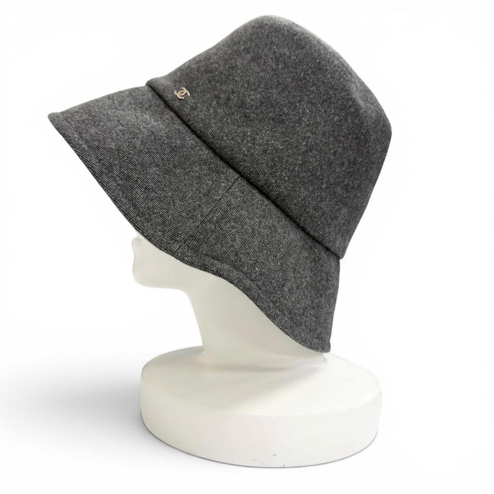 未使用品△CHANEL シャネル 21B カシミヤ ウール ココマーク ラメ糸入り バケットハット 帽子 グレー シルバー金具 L イタリア製 正規品