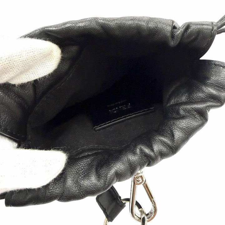 美品☆FENDI フェンディ 7AR898 ロゴ レザー スリムクラッチ ドローストリング フォンポーチ 携帯ケース ブラック イエロー 箱・保存袋付