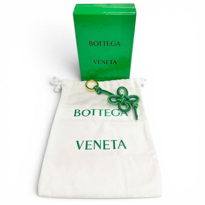 極美品△BOTTEGAVENETA ボッテガヴェネタ クアドリフォリオ レザー キーリング バッグチャーム グリーン ゴールド金具 箱・保存袋付き