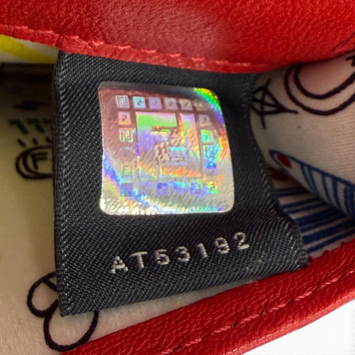美品★FENDI フェンディ FF金具 エンボスロゴ レザー チェーンウォレット 長財布 ロングウォレット レッド ゴールド金具 伊製 レディース