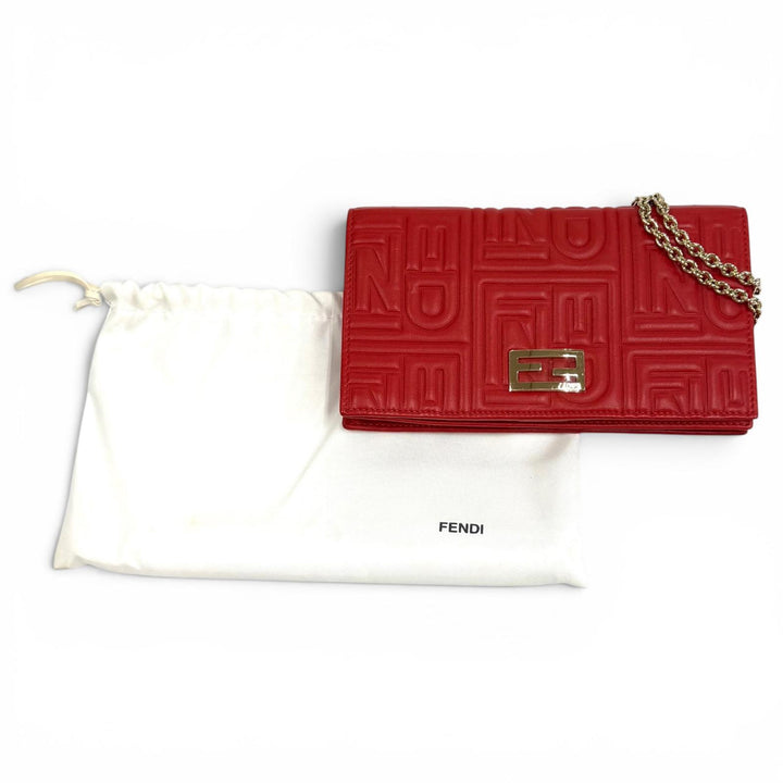 美品★FENDI フェンディ FF金具 エンボスロゴ レザー チェーンウォレット 長財布 ロングウォレット レッド ゴールド金具 伊製 レディース