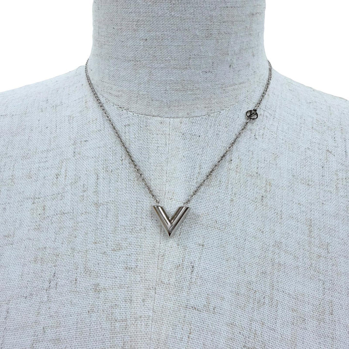 極美品☆LOUIS VUITTON ルイヴィトン 2025年製 M63197 ネックレス・エセンシャルV LVサークルロゴ シルバー イタリア製 レディース