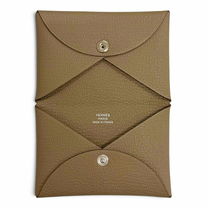 未使用品△HERMES エルメス カルヴィ シェーブル エトゥープ 二つ折り パスケース 名刺入れ カードケース K刻印 フランス製 箱付き