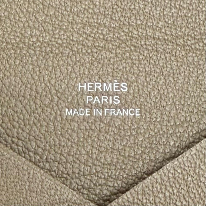 未使用品△HERMES エルメス カルヴィ シェーブル エトゥープ 二つ折り パスケース 名刺入れ カードケース K刻印 フランス製 箱付き