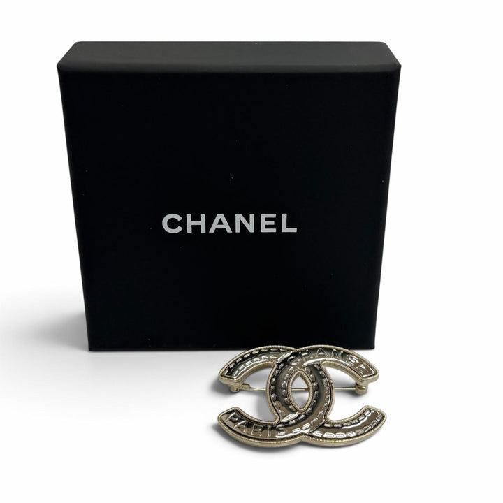 極美品△CHANEL シャネル B25K ABG445 ココマーク ロゴ ステッチ ブローチ シルバー ゴールド イタリア製 レディース 箱付き オススメ◎