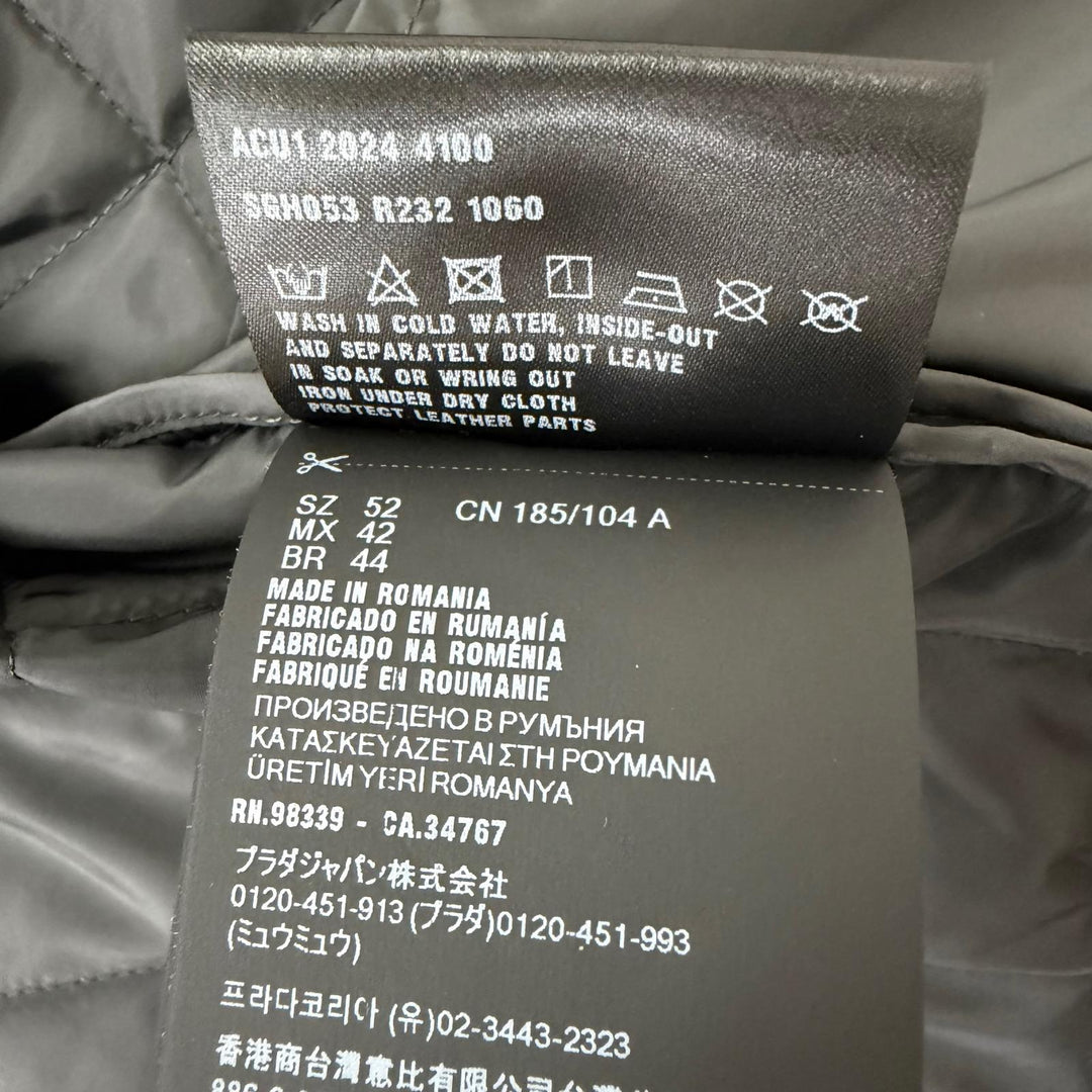 極美品□PRADA プラダ 2024年製 SGH053 トライアングルロゴプレート フーデッド キルティングジャケット ブラック 52 正規品 メンズ