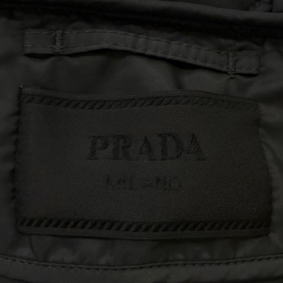 極美品□PRADA プラダ 2024年製 SGH053 トライアングルロゴプレート フーデッド キルティングジャケット ブラック 52 正規品 メンズ