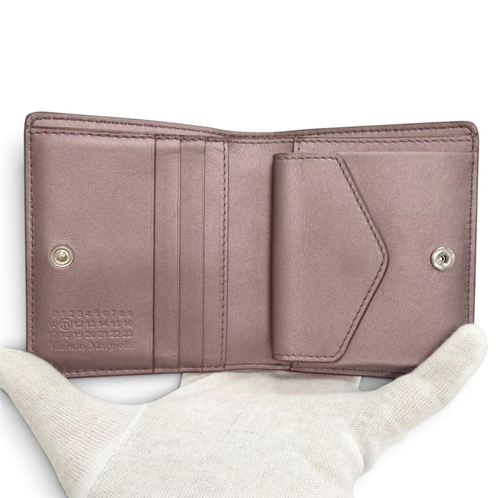 極美△Maison Margiela 11 メゾンマルジェラ11 S56UI0140 2026年 DUSTY PINK 4ステッチ パテントレザー コンパクトウォレット 二つ折財布