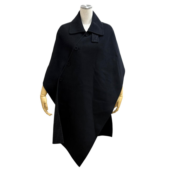 極美品★FENDI フェンディ FF6144A5HD 2025年製 DOUBLE WOOL CAPE ウール シルク混 裏地ズッカ ポンチョ ブラック 36 正規品 ハンガー付