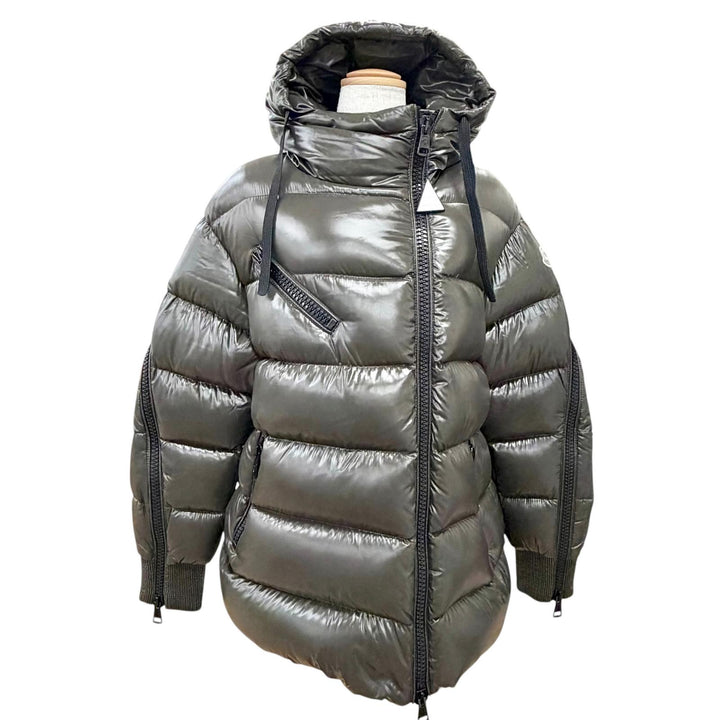 未使用品△MONCLER モンクレール D20934690905 LIRIOPE リリオペ ロゴワッペン ダウンジャケット カーキ 1 伊製 ガーメント ハンガー付き