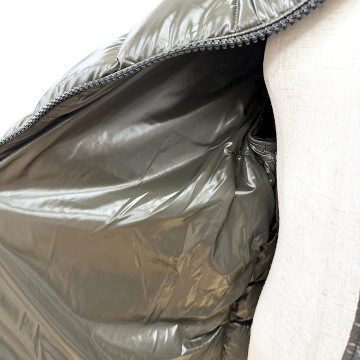 未使用品△MONCLER モンクレール D20934690905 LIRIOPE リリオペ ロゴワッペン ダウンジャケット カーキ 1 伊製 ガーメント ハンガー付き