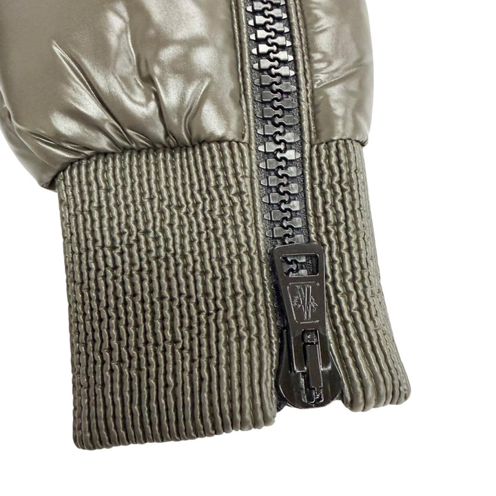 未使用品△MONCLER モンクレール D20934690905 LIRIOPE リリオペ ロゴワッペン ダウンジャケット カーキ 1 伊製 ガーメント ハンガー付き