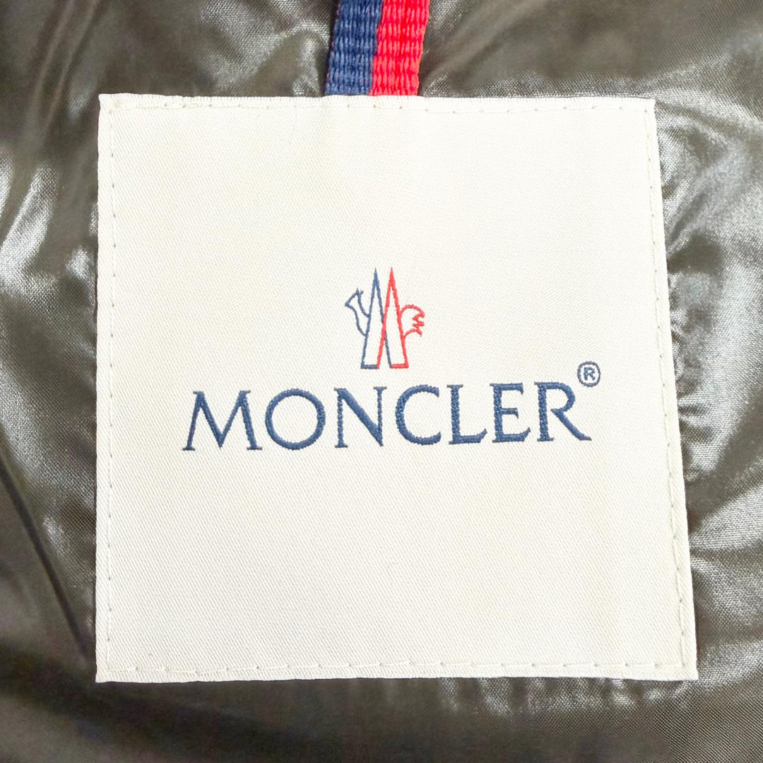 未使用品△MONCLER モンクレール D20934690905 LIRIOPE リリオペ ロゴワッペン ダウンジャケット カーキ 1 伊製 ガーメント ハンガー付き