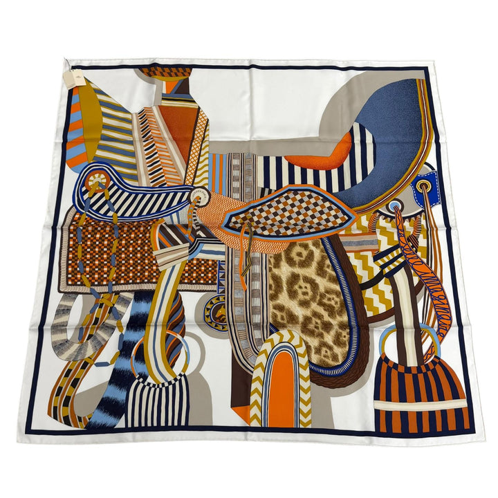 未使用品★HERMES エルメス カレ90 La Selle Imaginaire 空想の鞍 シルク100％ BLANC/BLEU/BRUN スカーフ フランス製 レディース 箱付き