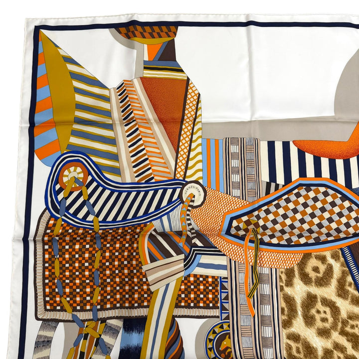 未使用品★HERMES エルメス カレ90 La Selle Imaginaire 空想の鞍 シルク100％ BLANC/BLEU/BRUN スカーフ フランス製 レディース 箱付き