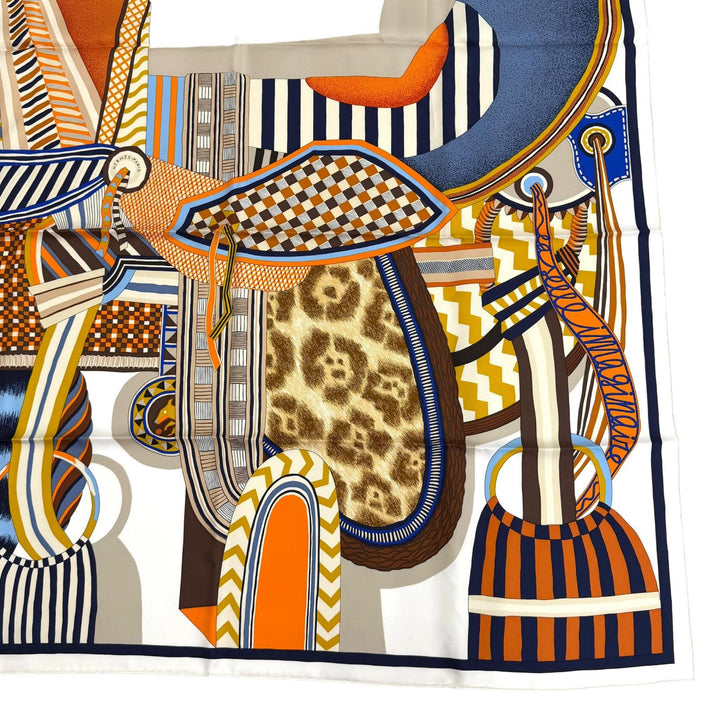 未使用品★HERMES エルメス カレ90 La Selle Imaginaire 空想の鞍 シルク100％ BLANC/BLEU/BRUN スカーフ フランス製 レディース 箱付き