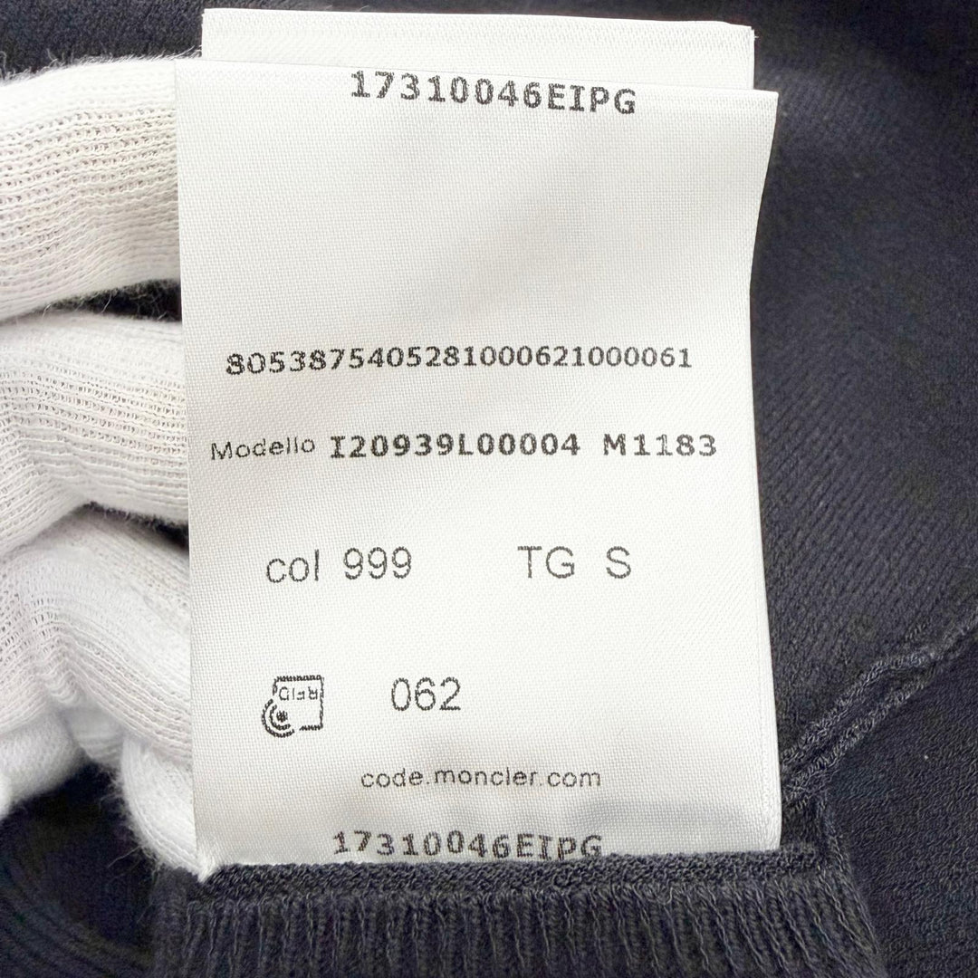 未使用△MONCLER モンクレール 2023年 I20939L00004 ロゴワッペン ミニスタッズ ハーフジップ 長袖 ニット ワンピース ブラック S 正規品