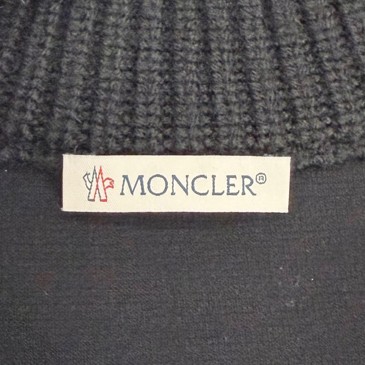 未使用△MONCLER モンクレール 2023年 I20939L00004 ロゴワッペン ミニスタッズ ハーフジップ 長袖 ニット ワンピース ブラック S 正規品