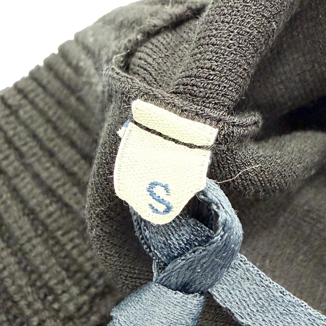 未使用△MONCLER モンクレール 2023年 I20939L00004 ロゴワッペン ミニスタッズ ハーフジップ 長袖 ニット ワンピース ブラック S 正規品
