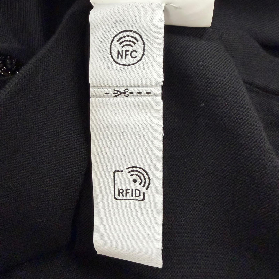 極美品▼STONE ISLAND ストーンアイランド 24AW 8115511C4 ウール100% ワッペン付 ロゴ入りボタン Vネック ニット カーディガン M 正規品