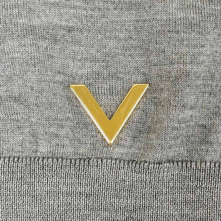 未使用品△VALENTINO ヴァレンティノ 3B3KC48D830 カシミヤ シルク ロゴ金具 Vネック 長袖ニット セーター グレー ゴールド金具 S 正規品
