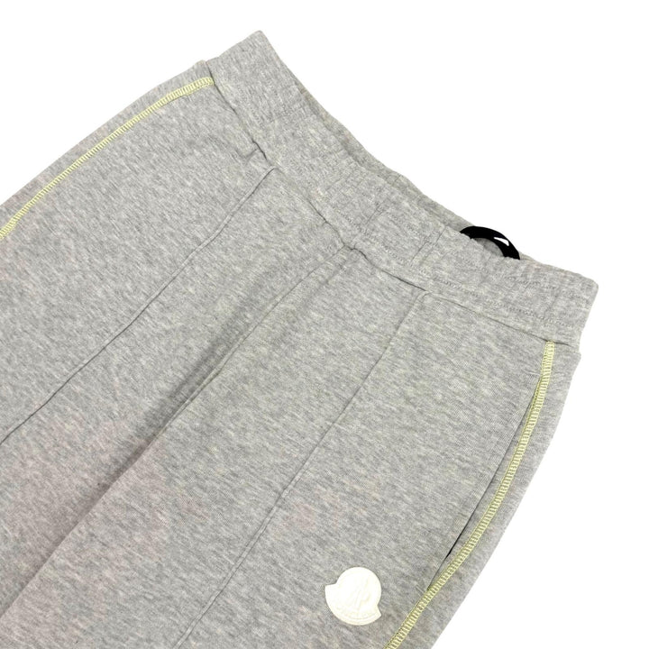 極美品★MONCLER モンクレール 2023年製 J10938H00011 コットン100％ レザーロゴパッチ付き スウェット パンツ グレー XS 正規品