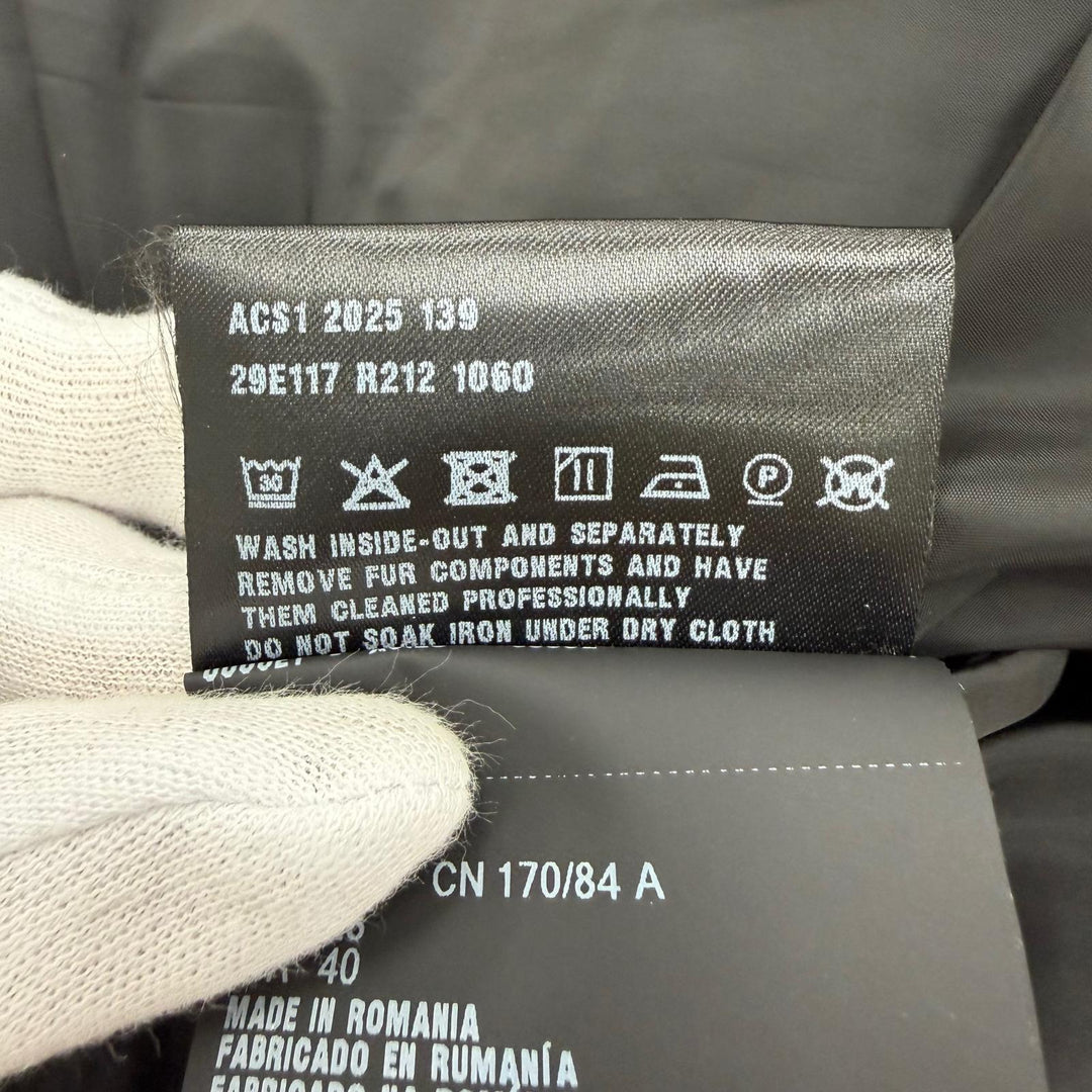 極美品☆PRADA プラダ 2025年製 29E117 トライアングルロゴ シープスキンファー・フード付 ZIP UP ダウンコート ブラック 42 正規品