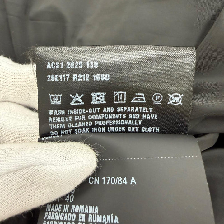 極美品☆PRADA プラダ 2025年製 29E117 トライアングルロゴ シープスキンファー・フード付 ZIP UP ダウンコート ブラック 42 正規品