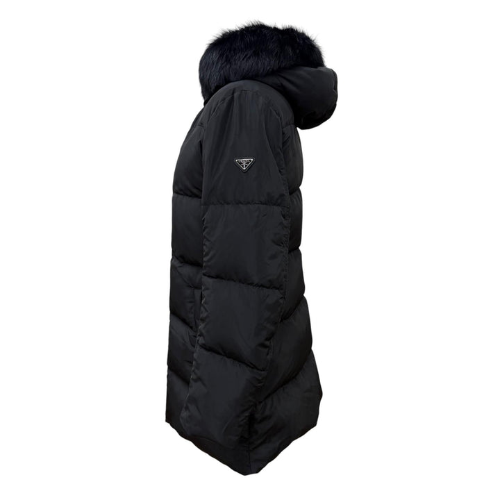極美品☆PRADA プラダ 2025年製 29E117 トライアングルロゴ シープスキンファー・フード付 ZIP UP ダウンコート ブラック 42 正規品