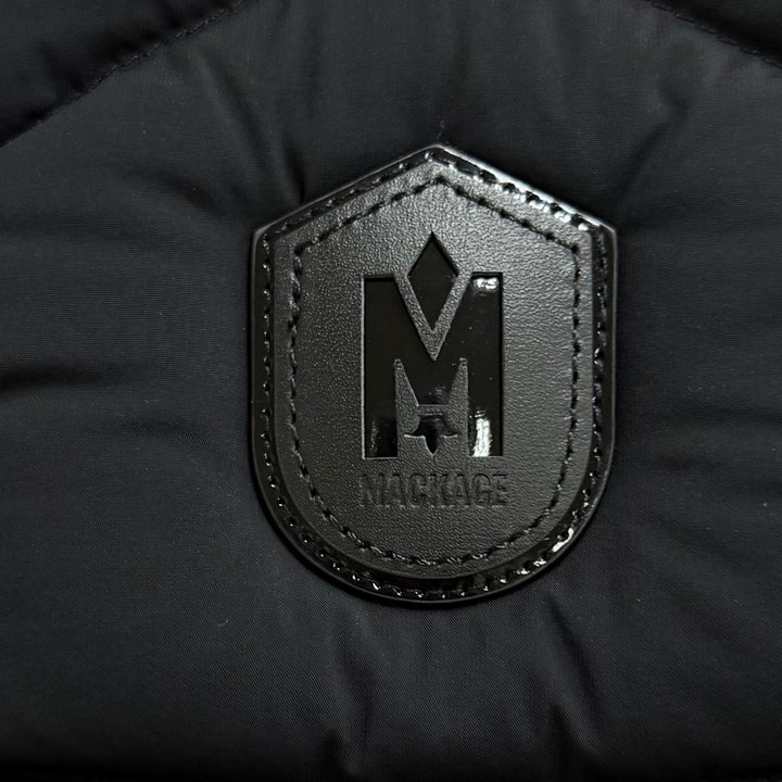 美品★MACKAGE マッカージュ 11602219-0A KADALINA ラクーンファー・フード付 ロゴワッペン レザー使い ダウンジャケット 黒 M 正規品